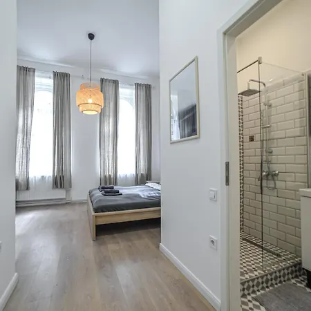 Daire Csengery Cosy Corner