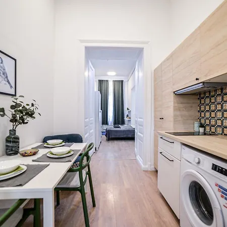 Daire Csengery Cosy Corner