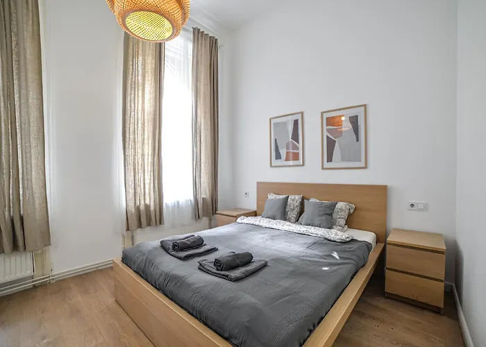 Daire Csengery Cosy Corner