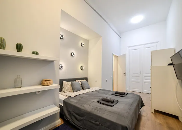 Daire Csengery Cosy Corner